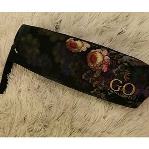 ⬇$12Cynthia Rowley cosmetic bag